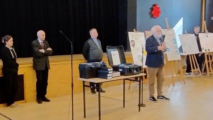 Wręczenie stacji do detekcji promieniowania kosmicznego ZSzS